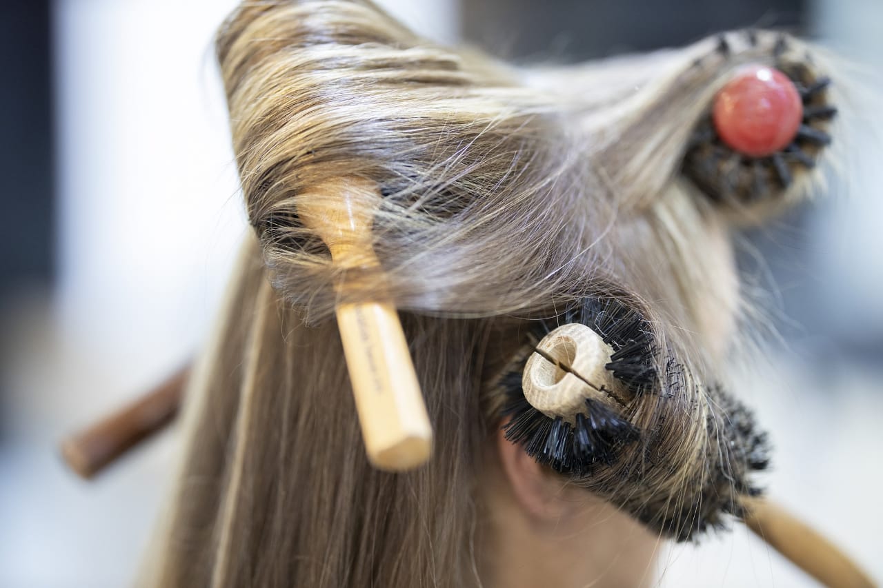 Hair Care Tips: ਤੁਹਾਡੇ ਵਾਲਾਂ ਲਈ ਇਹ ਬਹੁਤ ਨੁਕਸਾਨਦੇਹ ਹੋ ਸਕਦੀ ਹੈ