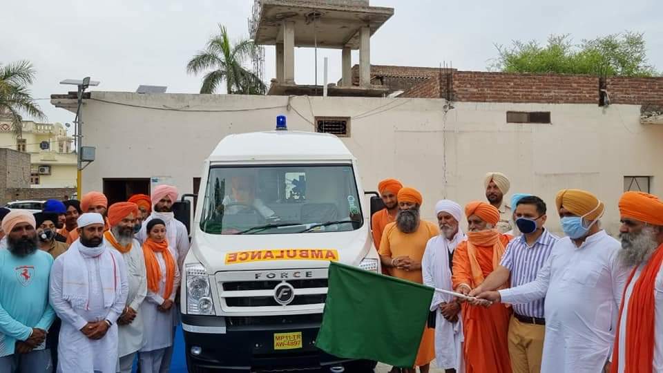ਕੋਰੋਨਾ ਕਾਲ ਦੀ ਮਹਾਨ ਸੇਵਾ: ਗੁਰਦੁਆਰਾ ਸਾਹਿਬ ਲਈ ਦਾਨ ਵਿਚ ਮਿਲੇ ਸੋਨੇ ਨੂੰ ਵੇਚ ਸੰਤ ਸੀਚੇਵਾਲ ਇਲਾਕੇ ਲਈ ਲਿਆਂਦੀ ਐਂਬੂਲੈਂਸ