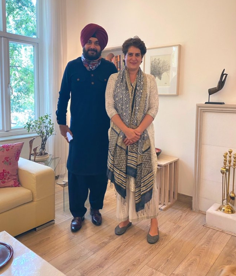 ਨਵਜੋਤ ਸਿੱਧੂ ਨੇ ਪ੍ਰਿਅੰਕਾ ਗਾਂਧੀ ਨਾਲ ਕੀਤੀ ਲੰਮੀ ਮੁਲਾਕਾਤ