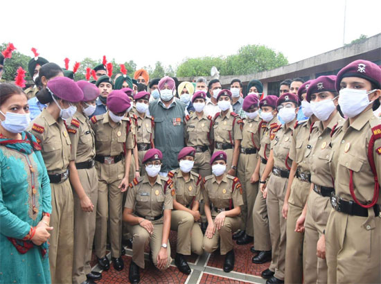 ਪੰਜਾਬ ਦੇ ਮੁੱਖ ਮੰਤਰੀ ਵਲੋਂ ਕਾਰਗਿਲ ਜੰਗ ਦੇ ਸ਼ਹਿਦਾਂ ਨੂੰ ਸ਼ਰਧਾਂਜਲੀ