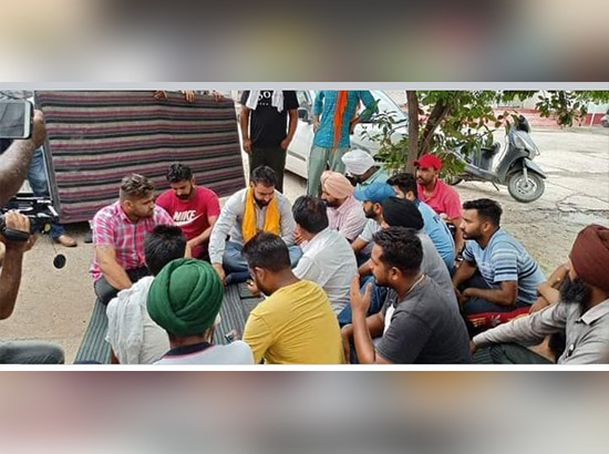 ਈਟੀਟੀ ਟੈੱਟ ਪਾਸ ਬੇਰੁਜ਼ਗਾਰ ਅਧਿਆਪਕਾਂ ਦੀ ਹਮਾਇਤ ਕਰਨ ਪਹੁੰਚੇ ਲੱਖਾ ਸਿਧਾਣਾ ਤੇ ਜਗਦੀਪ ਰੰਧਾਵਾ