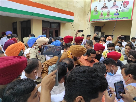 ਕਾਂਗਰਸ ਕਮੇਟੀ ਦੇ ਪ੍ਰਧਾਨ ਨਵਜੋਤ ਸਿੰਘ ਸਿੱਧੂ ਪਹੁੰਚੇ ਜਲੰਧਰ , 150 ਕਾਂਗਰਸੀ ਨੇਤਾਵਾਂ ਨਾਲ ਕਰਨਗੇ ਮੁਲਾਕਾਤ