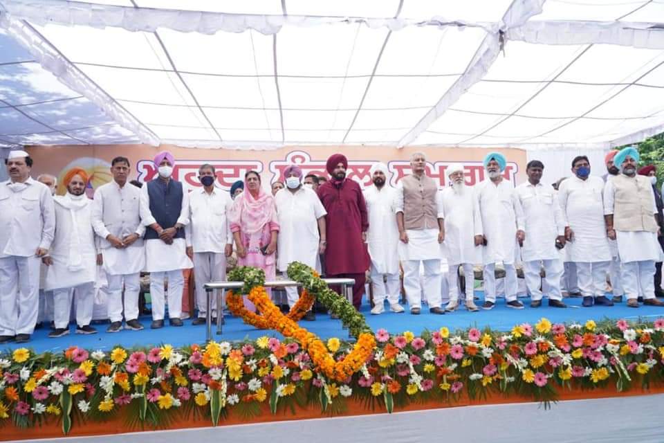 ਨਵਜੋਤ ਸਿੱਧੂ ਦੇ ਤਾਜਪੋਸ਼ੀ ਸਮਾਗਮ ਤੋਂ ਬਾਅਦ ਛਿੜਿਆ ਨਵਾਂ ਵਿਵਾਦ