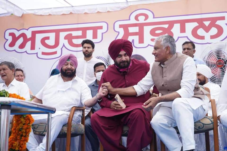 ਤਾਜਪੋਸ਼ੀ ਦੌਰਾਨ ਸਿੱਧੂ ਅਤੇ ਕੈਪਟਨ ਨੇ ਵਜਾਇਆ ਇੱਕੋ ਸਾਜ਼ ਪਰ ਸੁਰ ਵੱਖੋ-ਵੱਖਰੇ
