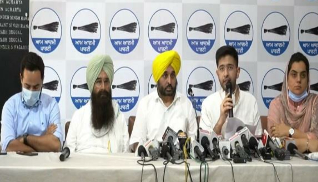 ਕਾਂਗਰਸ ਦੇ ਪ੍ਰਭਾਵਸ਼ਾਲੀ ਆਗੂ ਗੁਰਮੀਤ ਸਿੰਘ ਖੁੱਡੀਆਂ ਨੇ ਫੜ੍ਹਿਆ ‘ਆਪ’ ਦਾ ਝਾੜੂ, ਕਿਹਾ ਕਾਂਗਰਸ ਵਿਚ ਨਹੀਂ ਮਿਲਦਾ ਵਰਕਰ ਨੂੰ ਸਨਮਾਨ
