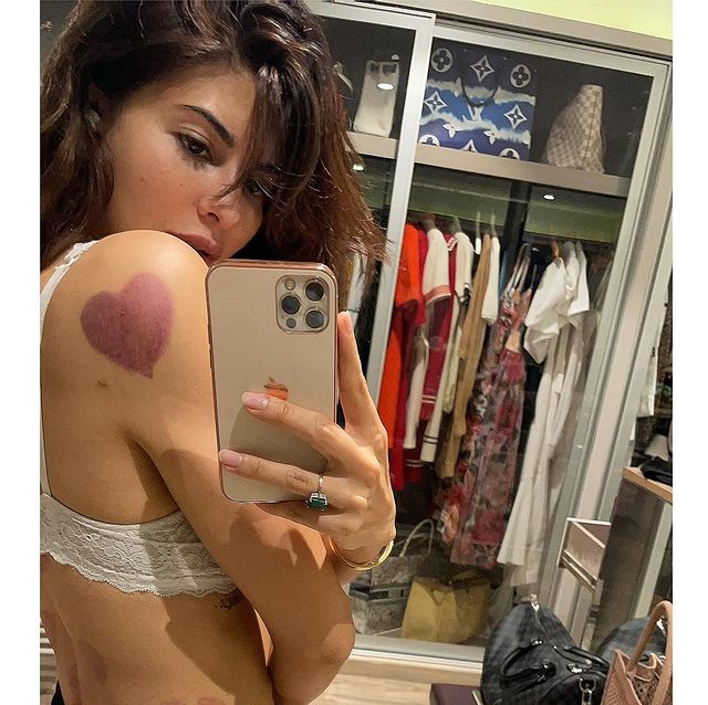 Jacqueline Fernandez ਹੋਈ ਟੌਪਲੈੱਸ, ਤਸਵੀਰ ਨੇ ਇੰਟਰਨੈਟ ਦਾ ਪਾਰਾ ਵਧਾਇਆ