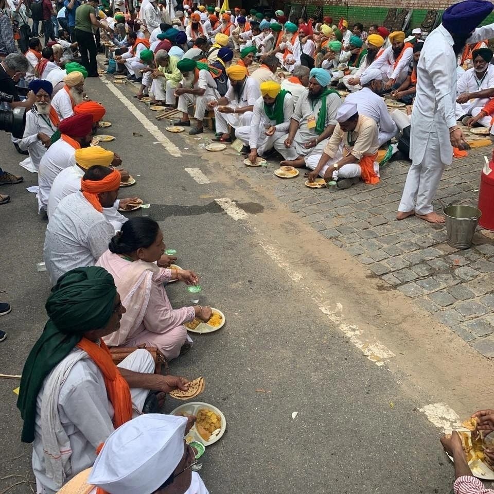 ਕਿਸਾਨਾਂ ਦੀ ਸੰਸਦ ‘ਚ DSGMC ਨੇ ਲਗਾਇਆ ਲੰਗਰ