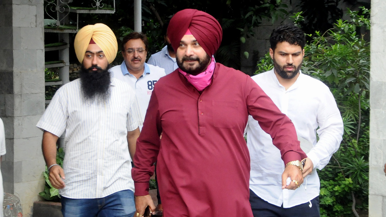 ਨਵਜੋਤ ਸਿੰਘ ਸਿੱਧੂ 4 ਜ਼ਿਲ੍ਹਿਆਂ ਦੇ ਵਰਕਰਾਂ ਅਤੇ ਲੀਡਰਾਂ ਨਾਲ ਕਰ ਰਹੇ ਮੀਟਿੰਗ