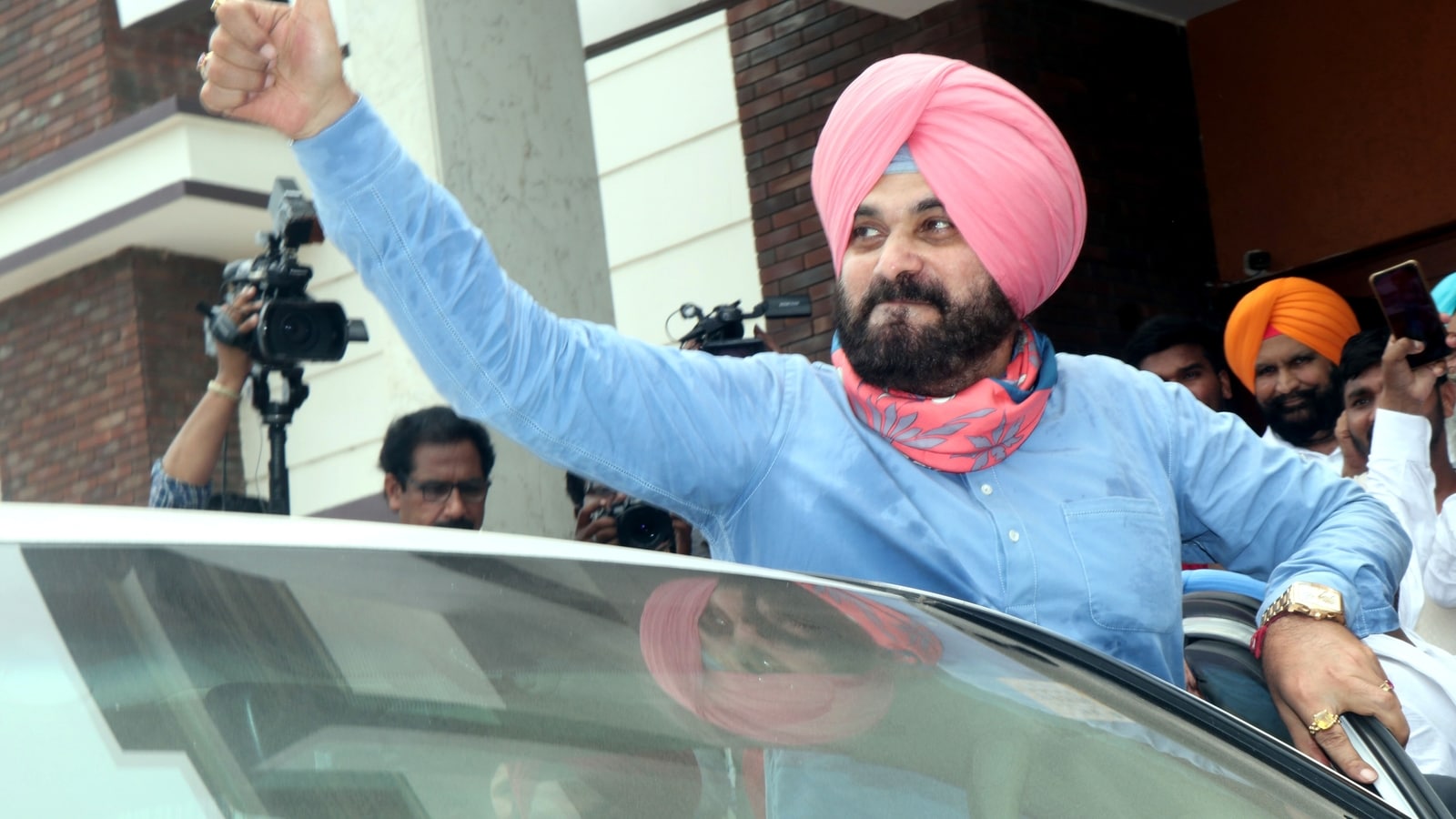 ਨਵਜੋਤ ਸਿੰਘ ਸਿੱਧੂ ਸਾਥੀਆਂ ਸਮੇਤ ਪੁਲਿਸ ਹਿਰਾਸਤ ‘ਚ