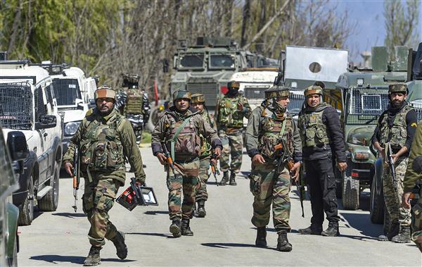 ਗ੍ਰੇਨੇਡ ਹਮਲੇ ਵਿਚ CRPF ਦੇ ਹੈੱਡ ਕਾਂਸਟੇਬਲ ਸਮੇਤ ਤਿੰਨ ਜ਼ਖਮੀ