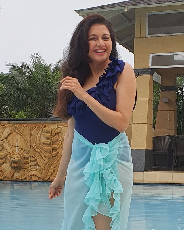 Bhagyashree ਦੀ ਖੂਬਸੂਰਤੀ ਕਿਆਮਤ ਹੈ … 52 ਸਾਲ ਦੀ ਉਮਰ ਵਿੱਚ ਸਵਿਮਿੰਗ ਪੂਲ ਵਿੱਚ ਵੇਖੀ ਗਈ