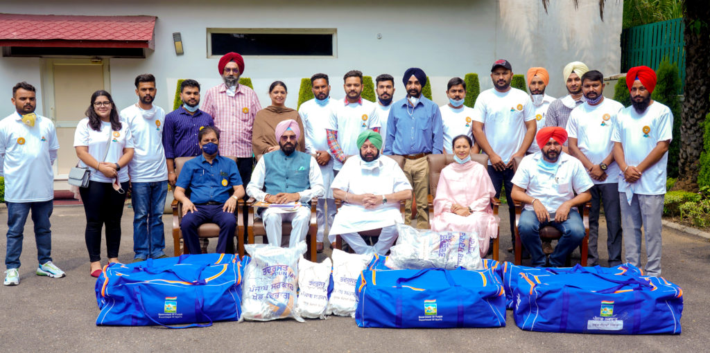 ਮੁੱਖ ਮੰਤਰੀ ਵੱਲੋਂ ਕੌਮਾਂਤਰੀ ਯੁਵਕ ਦਿਵਸ ਮੌਕੇ ਪੇਂਡੂ ਤੇ ਸ਼ਹਿਰੀ ਕੋਰੋਨਾ ਵਲੰਟੀਅਰਾਂ ਨੂੰ ਖੇਡ ਕਿੱਟਾਂ ਵੰਡਣ ਦੀ ਸ਼ੁਰੂਆਤ