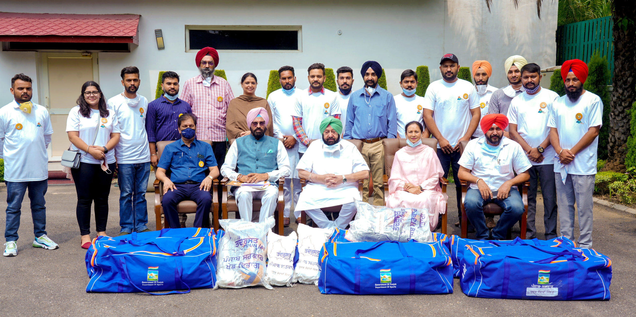 ਮੁੱਖ ਮੰਤਰੀ ਵੱਲੋਂ ਕੌਮਾਂਤਰੀ ਯੁਵਕ ਦਿਵਸ ਮੌਕੇ ਪੇਂਡੂ ਤੇ ਸ਼ਹਿਰੀ ਕੋਰੋਨਾ ਵਲੰਟੀਅਰਾਂ ਨੂੰ ਖੇਡ ਕਿੱਟਾਂ ਵੰਡਣ ਦੀ ਸ਼ੁਰੂਆਤ