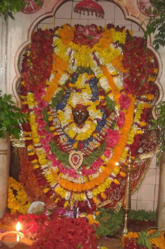 ਲਖਨਉ ਦੇ ਸੁਆਦੀ ਭੋਜਨ ਦੇ ਨਾਲ, ਇੱਥੇ ਦੇ ਪ੍ਰਸਿੱਧ ਮੰਦਰਾਂ ‘ਤੇ ਵੀ ਨਜ਼ਰ ਮਾਰੋ.