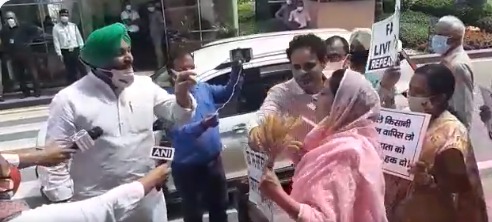 ਹਰਸਿਮਰਤ ਬਾਦਲ ਅਤੇ ਰਵਨੀਤ ਬਿੱਟੂ ਵਿਚਕਾਰ ਤਿੱਖੀ ਬਹਿਸ