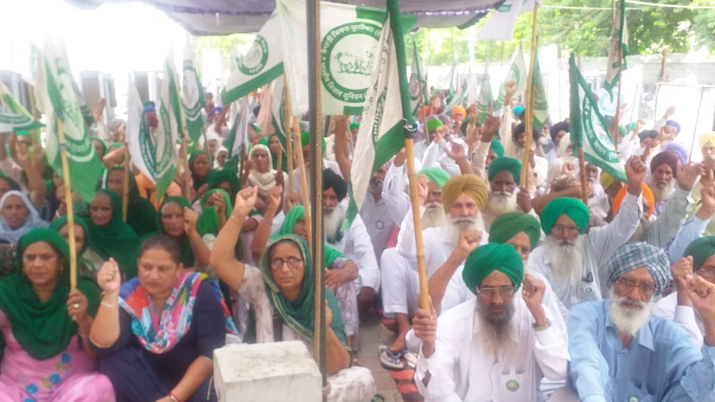 ਸੰਯਕੁਤ ਕਿਸਾਨ ਮੋਰਚੇ ਵੱਲੋਂ ਬਰਨਾਲਾ ਦੇ ਰੇਲਵੇ ਸਟੇਸ਼ਨ ‘ਤੇ ਲਾਇਆ ਧਰਨਾ 309 ਵੇਂ ਦਿਨ ‘ਚ ਦਾਖ਼ਲ