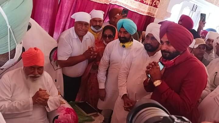 ਨਵਜੋਤ ਸਿੰਘ ਸਿੱਧੂ ਨੇ ਡੇਰਾ ਸੱਚਖੰਡ ਬੱਲਾਂ ਵਿਖੇ ਮੱਥਾ ਟੇਕਿਆ