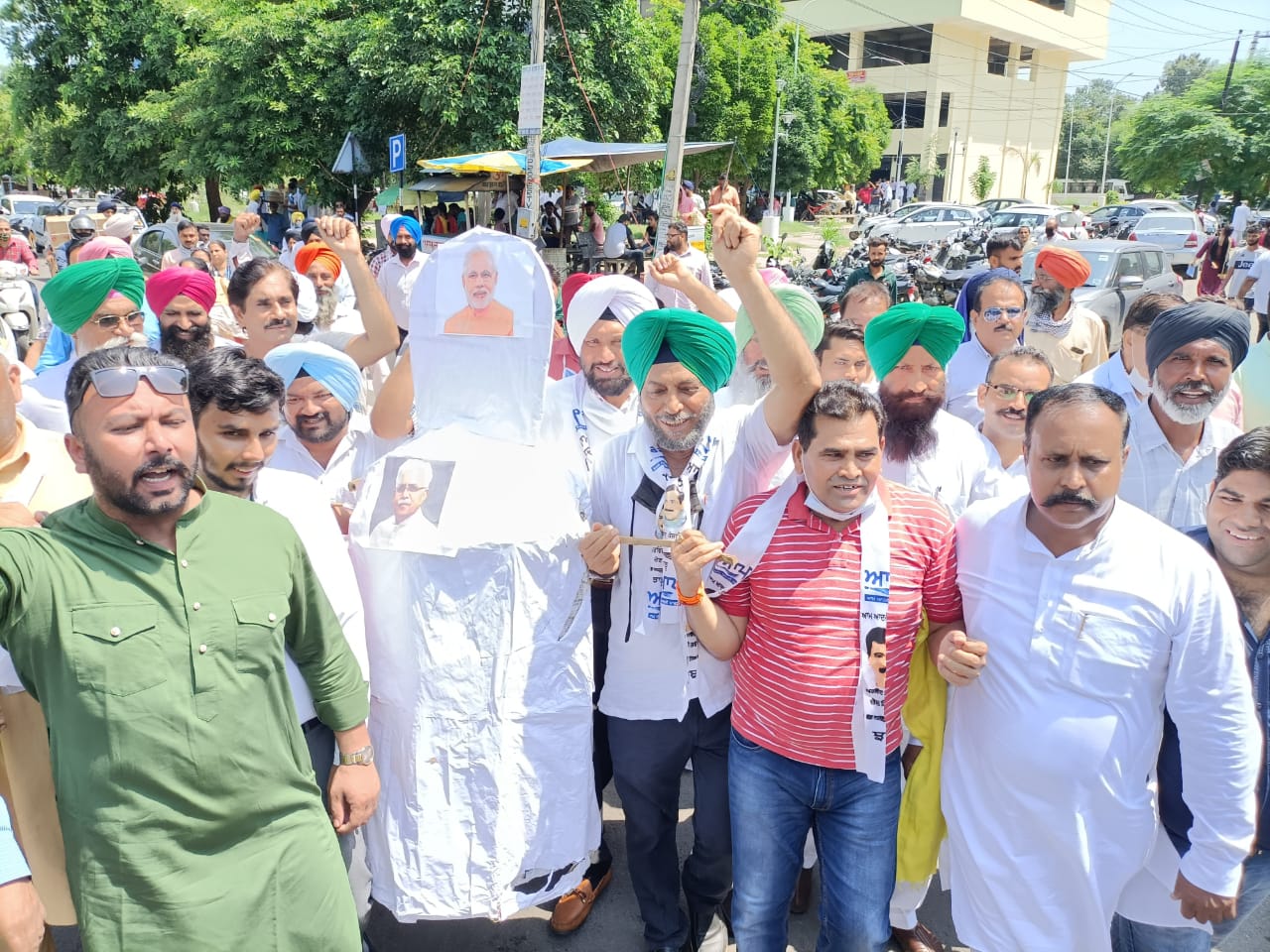 ਆਮ ਆਦਮੀ ਪਾਰਟੀ ਵੱਲੋਂ ਵੱਖ-ਵੱਖ ਥਾਈਂ ਕੇਂਦਰ ਦੀ ਮੋਦੀ ਸਰਕਾਰ ਖ਼ਿਲਾਫ਼ ਪੁਤਲਾ ਫੂਕ ਪ੍ਰਦਰਸ਼ਨ