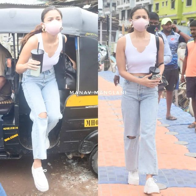 Alia Bhatt ਨੇ ਮਹਿੰਗੀ ਕਾਰ ਛੱਡ ਕੇ ਆਟੋ ਵਿੱਚ ਸਵਾਰ ਹੋ ਕੇ ਸਾਦਗੀ ਨਾਲ ਪ੍ਰਸ਼ੰਸਕਾਂ ਦਾ ਦਿਲ ਜਿੱਤਿਆ – ਫੋਟੋ ਵਾਇਰਲ