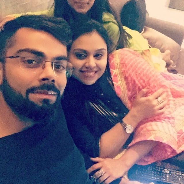 ਵਿਰਾਟ ਕੋਹਲੀ ਦੀ ਵੱਡੀ ਭੈਣ ਨੇ ਭਰਾ ਦੇ ਕਾਰੋਬਾਰ ਨੂੰ ਬੁਲੰਦੀਆਂ ‘ਤੇ ਪਹੁੰਚਾਇਆ, ਲਾਈਮਲਾਈਟ ਤੋਂ ਬਹੁਤ ਦੂਰ ਰਹਿੰਦੀ ਹੈ
