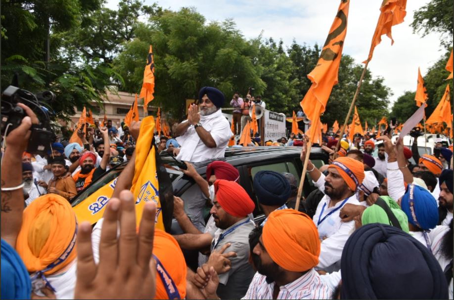 ਸੁਖਬੀਰ ਬਾਦਲ ਦੀ ਅਗਵਾਈ ਵਿਚ ਰੋਸ ਮਾਰਚ ਸੰਸਦ ਭਵਨ ਵਲ ਰਵਾਨਾ