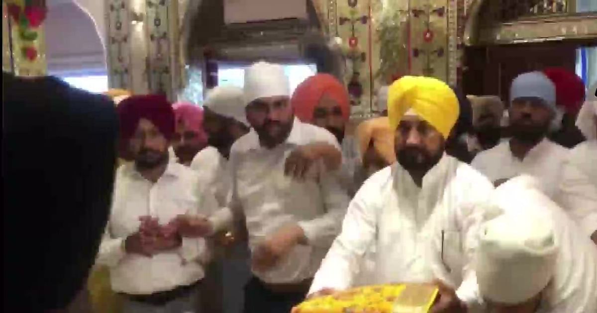 ਮੁੱਖ ਮੰਤਰੀ ਚਰਨਜੀਤ ਸਿੰਘ ਚੰਨੀ ਨੇ ਸੱਚਖੰਡ ਸ੍ਰੀ ਹਰਿਮੰਦਰ ਸਾਹਿਬ ਵਿਖੇ ਮੱਥਾ ਟੇਕਿਆ