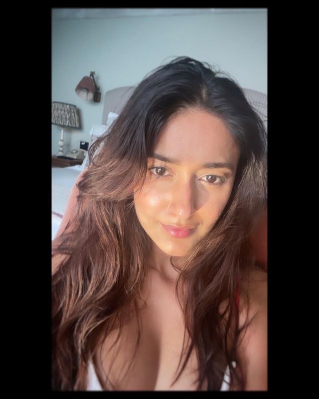 Ileana D’Cruz ਨੇ ਬੈਡਰੂਮ ਤੋਂ ਇੱਕ ਸੈਲਫੀ ਸਾਂਝੀ ਕੀਤੀ