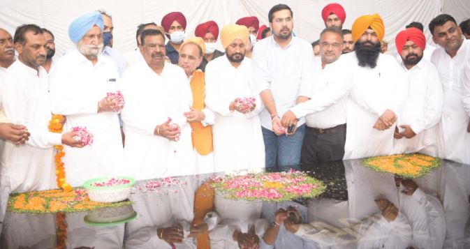 ਮੁੱਖ ਮੰਤਰੀ ਵੱਲੋਂ ਮਹਾਨ ਸ਼ਹੀਦਾਂ ਦੇ ਪਾਏ ਹੋਏ ਪੂਰਨਿਆਂ ਉਤੇ ਚੱਲਣ ਦਾ ਸੱਦਾ