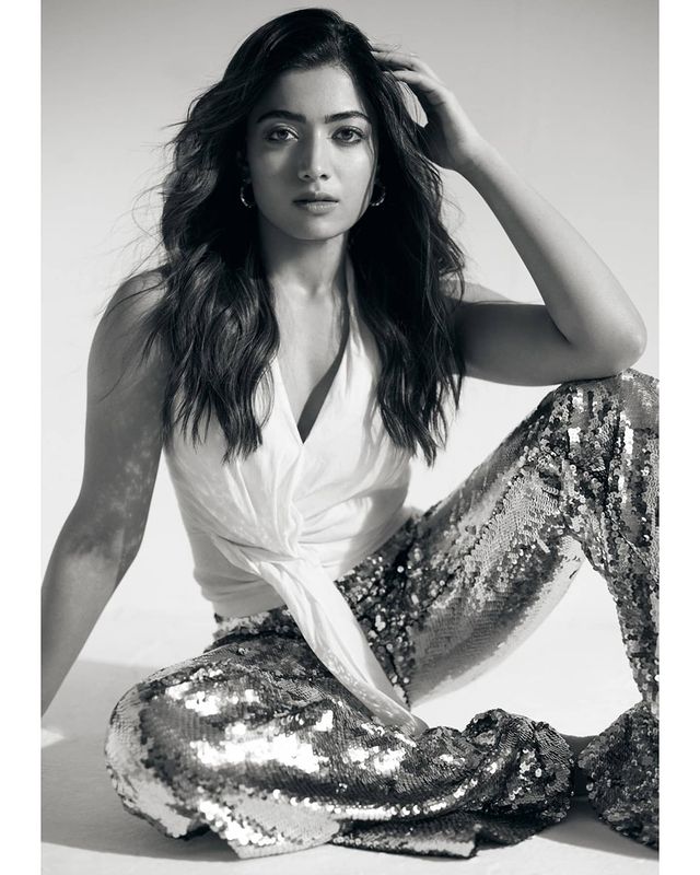Rashmika Mandanna ਨੇ ਬਲੈਕ ਐਂਡ ਵਾਈਟ ਫੋਟੋ ਦੇ ਨਾਲ ਇੱਕ ਖਾਸ ਸੰਦੇਸ਼ ਲਿਖਿਆ, ਵੇਖੋ