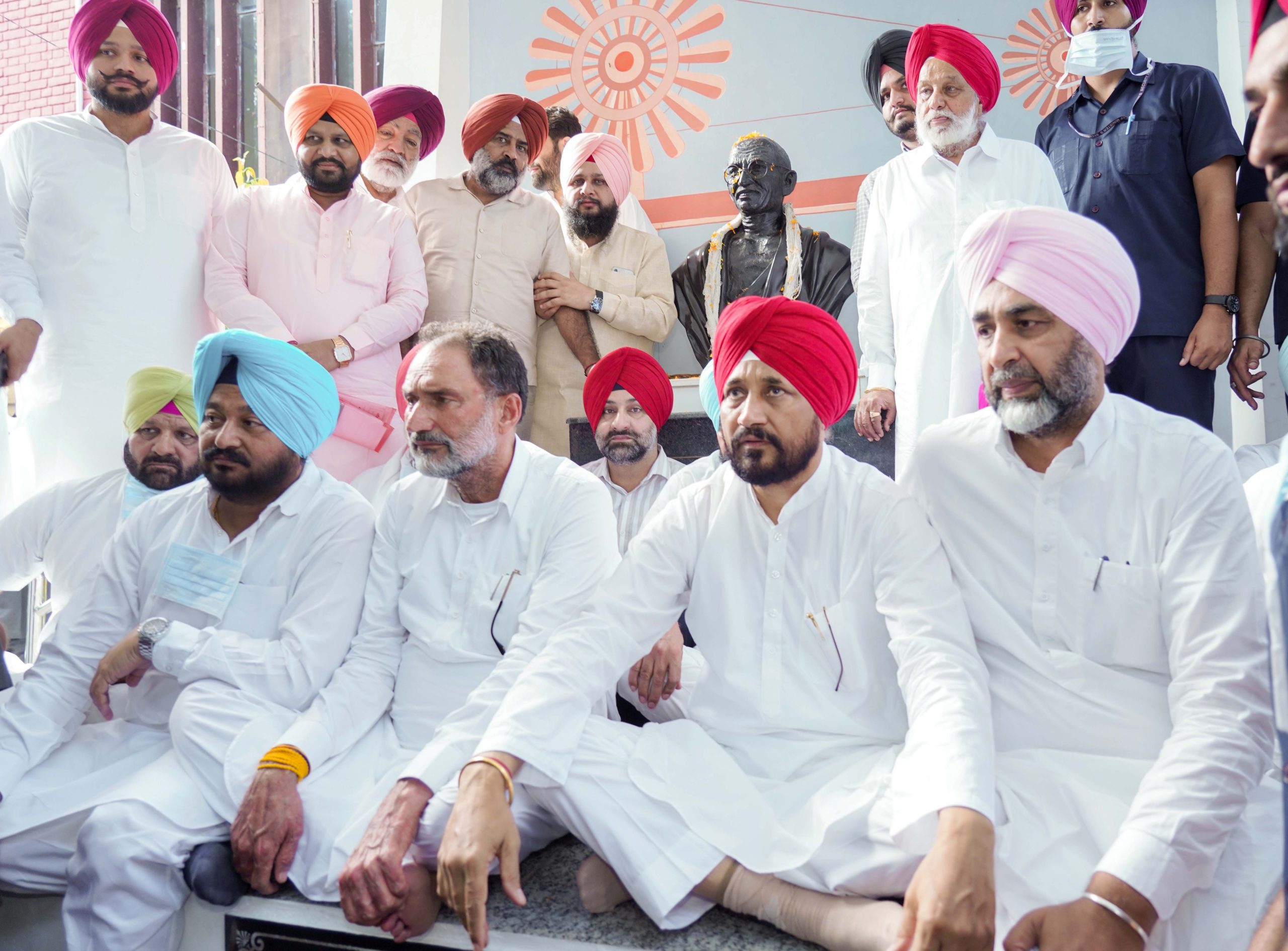ਡੰਡਾ ਰਾਜ ਦੀ ਬਜਾਏ ਜਮਹੂਰੀ ਕਦਰਾਂ-ਕੀਮਤਾਂ ਦਾ ਸਤਿਕਾਰ ਕਰੋ : ਚੰਨੀ