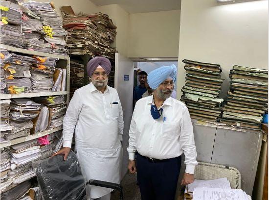 ਉੱਪ ਮੁੱਖ ਮੰਤਰੀ ਸੁਖਜਿੰਦਰ ਸਿੰਘ ਰੰਧਾਵਾ ਵਲੋਂ ਪੁਲਿਸ ਹੈੱਡਕੁਆਟਰ ‘ਚ ਅਚਨਚੇਤ ਛਾਪਾ