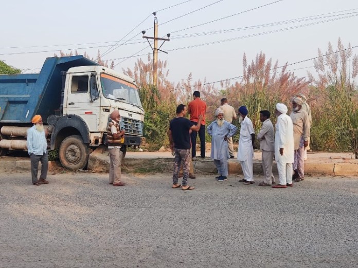 ਟਿੱਕਰੀ ਬਾਰਡਰ ‘ਤੇ ਕਿਸਾਨ ਔਰਤਾਂ ਨੂੰ ਟਰੱਕ ਨੇ ਕੁਚਲਿਆ 3 ਦੀ ਮੌਤ, 2 ਜ਼ਖ਼ਮੀ