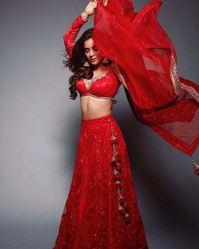 Shraddha Arya ਦੇ ਮਾਤਾ-ਪਿਤਾ ਨਹੀਂ ਹੋਣ ਦੇ ਰਹੇ ਵਿਆਹ! 34 ਸਾਲ ਦੀ ਉਮਰ ਵਿੱਚ ਕੁਆਰੀ