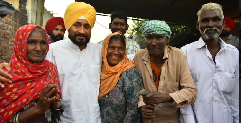 ਬਸੇਰਾ ਸਕੀਮ ਅਧੀਨ ਝੁੱਗੀ ਝੌਂਪੜੀਆਂ ’ਚ ਜੀਵਨ ਬਸਰ ਕਰ ਰਹੇ 269 ਲਾਭਪਾਤਰੀਆਂ ਨੂੰ ਮਾਲਕਾਨਾ ਹੱਕ ਦਿੱਤੇ