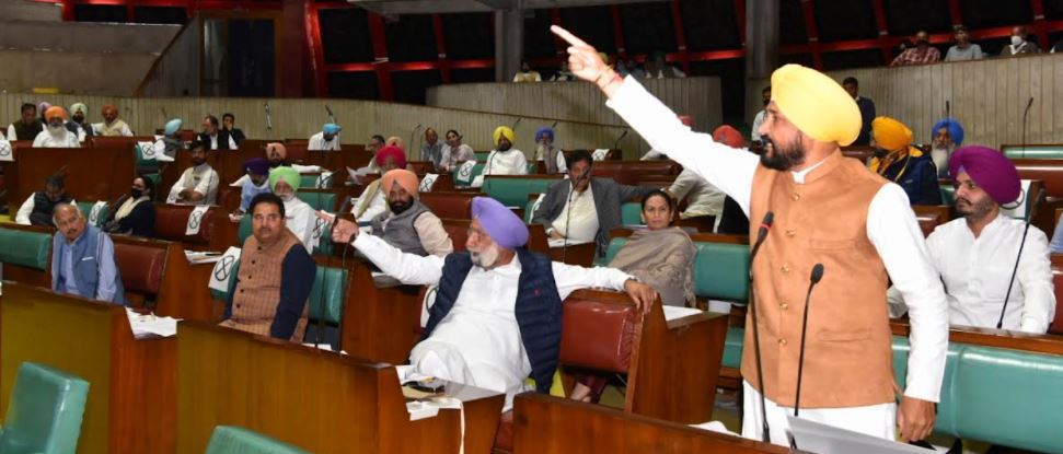 ਮੁੱਖ ਮੰਤਰੀ ਚੰਨੀ ਨੇ ਵਿਧਾਨ ਸਭਾ ‘ਚ ਅਕਾਲੀਆਂ ਨੂੰ ਆੜੇ ਹੱਥੀਂ ਲਿਆ
