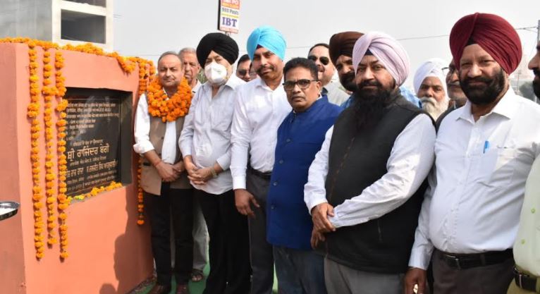 ਸੂਰਯਾ ਇਨਕਲੇਵ ਵਿਖੇ 188.13 ਲੱਖ ਰੁਪਏ ਦੀ ਲਾਗਤ ਨਾਲ ਸੀਵਰੇਜ ਲਾਈਨ ਪਾਉਣ ਦੇ ਕਾਰਜ ਉਦਘਾਟਨ