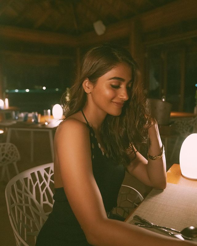 ਬ੍ਲੈਕ ਡਰੈੱਸ ‘ਚ ਡਿਨਰ ਲਈ ਬਾਹਰ ਨਿਕਲੀ Pooja Hegde