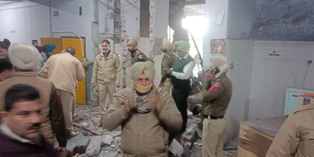 ਲੁਧਿਆਣਾ ਅਦਾਲਤ ਕੰਪਲੈਕਸ ‘ਚ ਵੱਡਾ ਧਮਾਕਾ,ਇੱਕ ਦੀ ਮੋਤ,ਕਈ ਜ਼ਖਮੀ