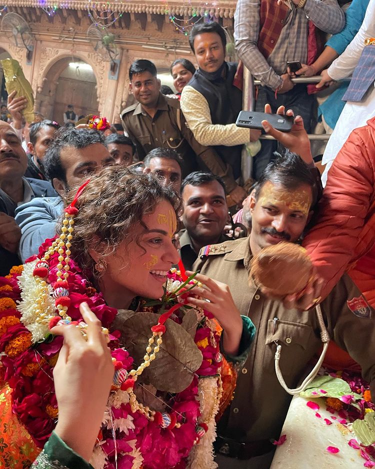 ਵਰਿੰਦਾਵਨ ਪਹੁੰਚ ਕੇ Kangana Ranaut ਨੇ ਕੀਤੇ ਬਾਂਕੇ ਬਿਹਾਰੀ ਦੇ ਦਰਸ਼ਨ