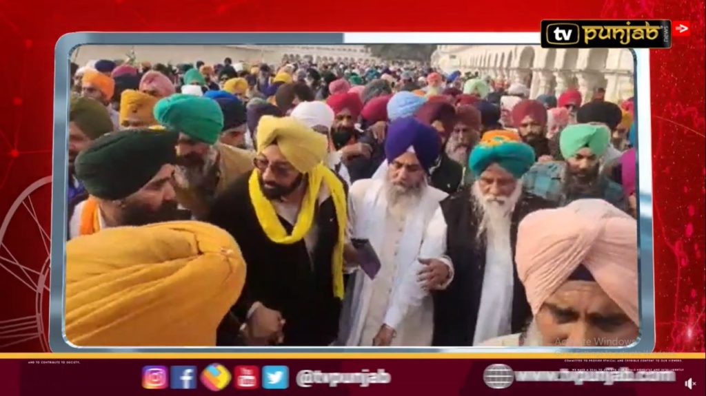 ਸੱਚਖੰਡ ਸ਼੍ਰੀ ਹਰਿਮੰਦਰ ਸਾਹਿਬ ਨਤਮਸਤਕ ਹੋਏ ਕਿਸਾਨ,ਵਾਹਿਗੁਰੂ ਦਾ ਕੀਤਾ ਸ਼ੁਕਰਾਨਾ