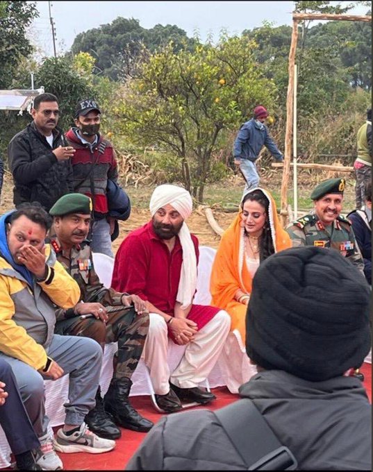 ਗਦਰ-2 ਫਿਲਮ ਦੀ ਸ਼ੂਟਿੰਗ ਨੂੰ ਲੈ ਕੇ ਹੋਇਆ ਵਿਵਾਦ ਬਿਨਾਂ ਪੈਸੇ ਦਿੱਤੇ ਛੱਡ ਦਿੱਤਾ ਘਰ!