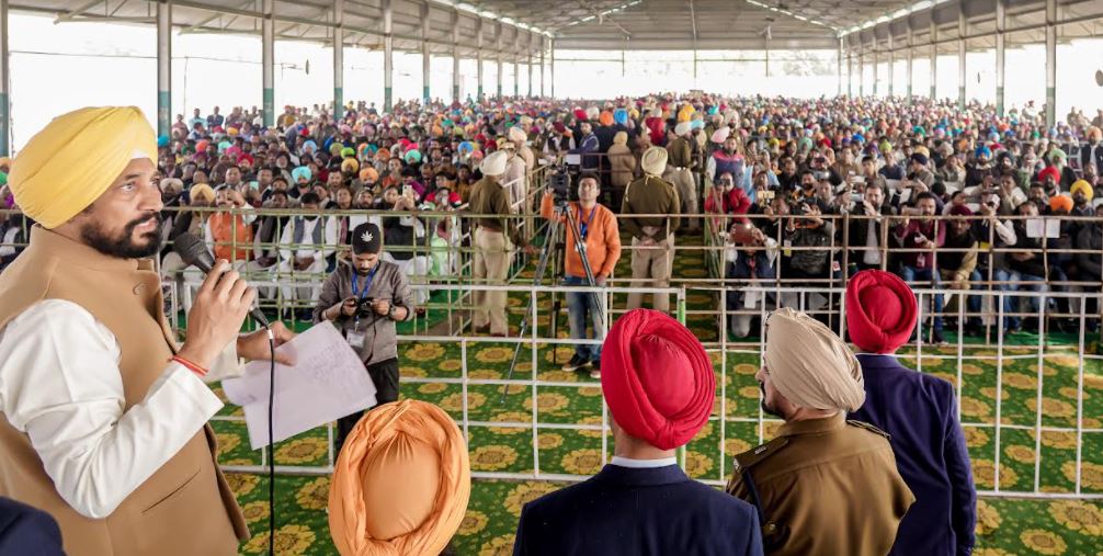 ਕੈਪਟਨ ਤੇ ਬਾਦਲ ਪੰਜਾਬ ਨੂੰ ਤਬਾਹ ਕਰਨ ਲਈ ਮੋਦੀ ਨਾਲ ਰਲੇ ਹੋਏ ਹਨ : ਚੰਨੀ