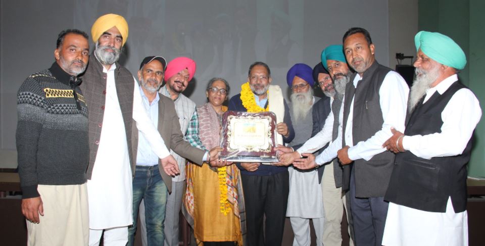 PAU ਸਟਾਫ਼ ਵੱਲੋਂ ਨਿਰਦੇਸ਼ਕ ਖੋਜ ਡਾ. ਨਵਤੇਜ ਸਿੰਘ ਬੈਂਸ ਨੂੰ ਵਿਦਾਇਗੀ ਪਾਰਟੀ