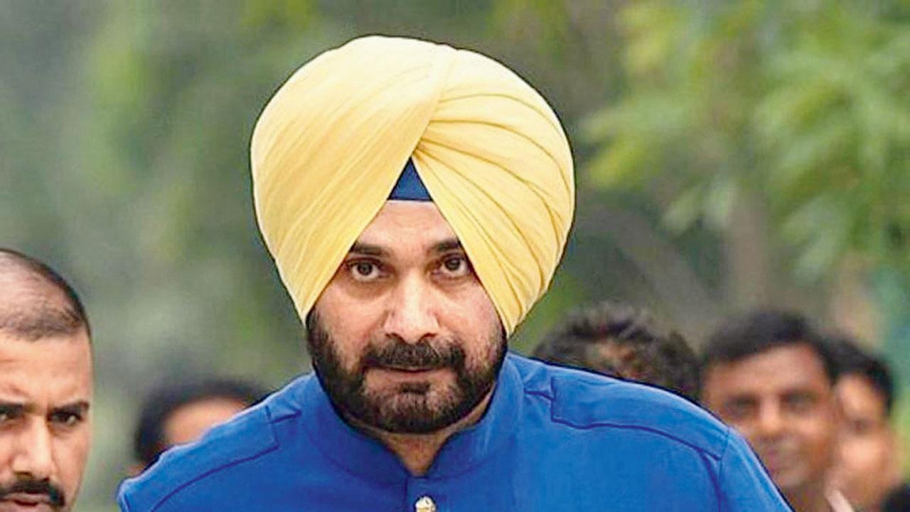 ਸਿੱਧੂ ਨੇ ਪ੍ਰਿਅੰਕਾ ਦੇ ਸਾਹਮਨੇ ਦਿਖਾਈ ਨਾਰਾਜ਼ਗੀ,ਬੋਲਣ ਤੋਂ ਕੀਤਾ ਇਨਕਾਰ