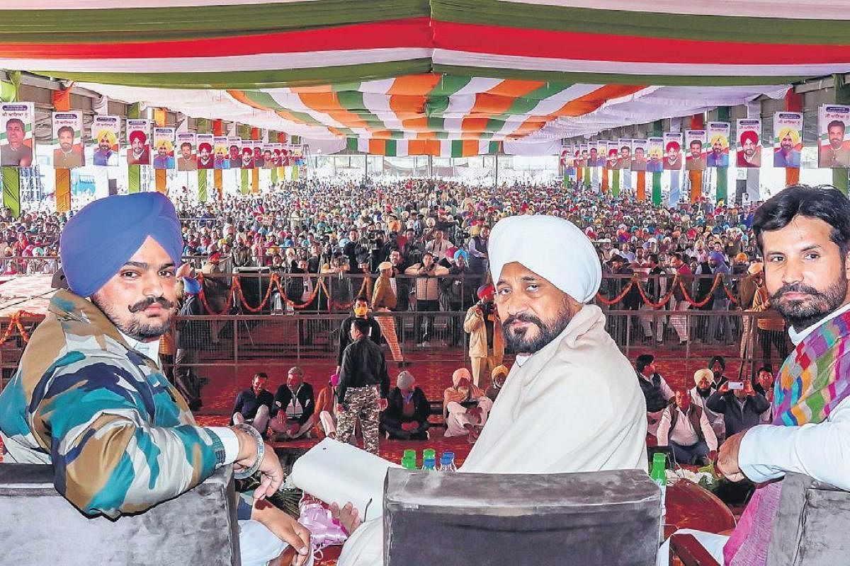 ਸੀ.ਐੱਮ ਚੰਨੀ ਅਤੇ ਮੂਸੇਵਾਲਾ ਖਿਲਾਫ ਪਰਚਾ ਦਰਜ,ਚੋਣ ਕਮਿਸ਼ਨ ਨੇ ਕੀਤੀ ਕਾਰਵਾਈ
