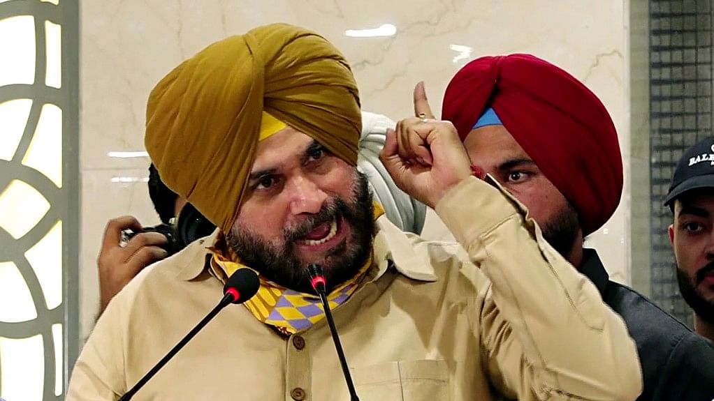 ‘ਸਿੱਧੂ ਗਾਈਬ’ ਕਾਂਗਰਸ ਕਰ ਰਹੀ ਮੰਥਨ