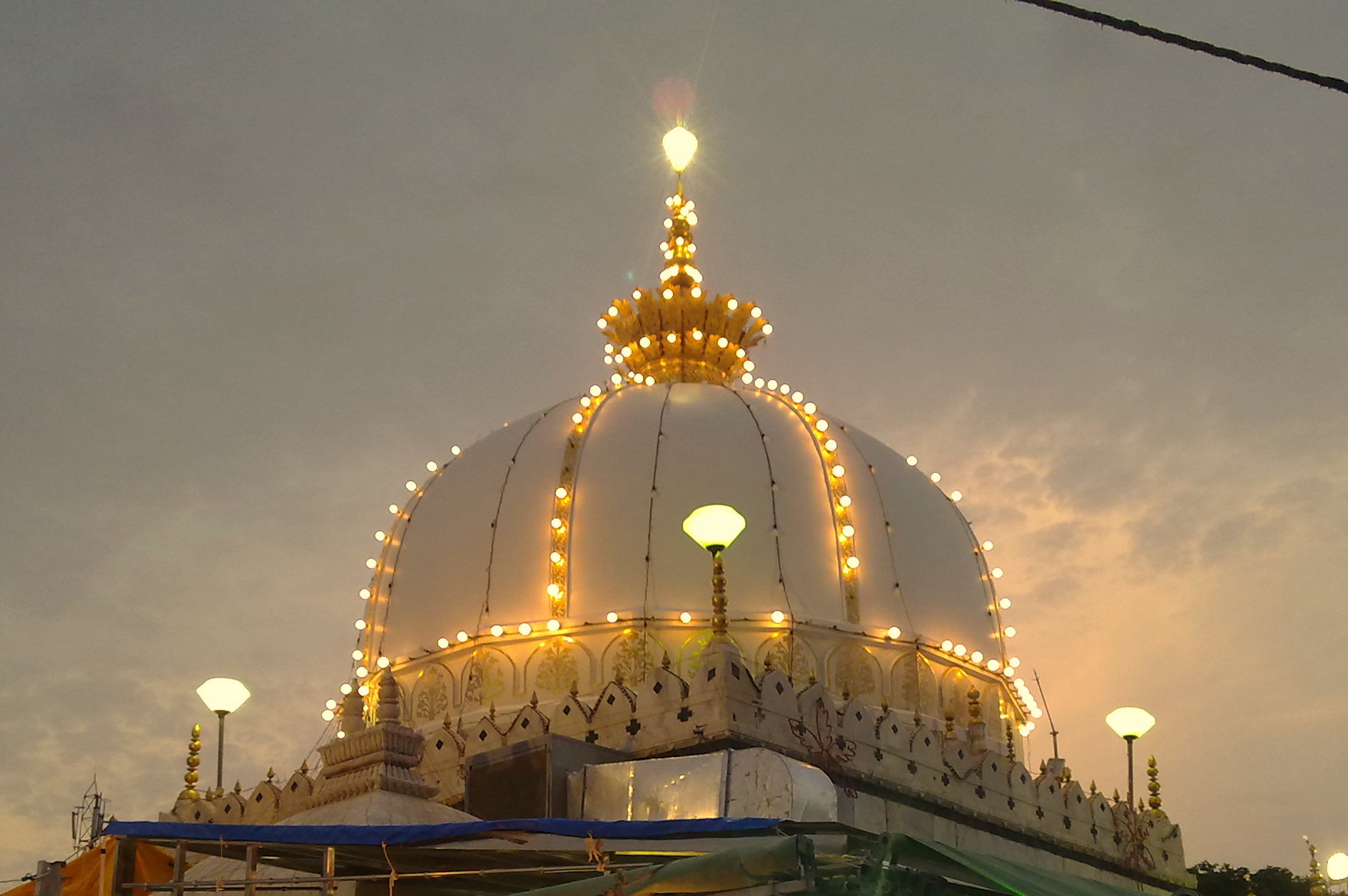 ਅਜਮੇਰ ਦੀਆਂ ਇਨ੍ਹਾਂ 10 ਥਾਵਾਂ ‘ਤੇ ਜਾਓ, ਅਰਾਵਲੀ ਪਹਾੜਾਂ ਨਾਲ ਘਿਰਿਆ ਰਾਜਸਥਾਨ ਦਾ ਇਹ ਸ਼ਹਿਰ