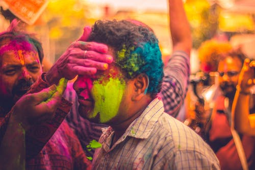 Holi ‘ਤੇ ਰੰਗ ਵਾਲਾਂ ਨੂੰ ਨਹੀਂ ਨੁਕਸਾਨ ਪਹੁੰਚਾਉਣਗੇ, ਜੇਕਰ ਤੁਸੀਂ ਇਨ੍ਹਾਂ ਟਿਪਸ ਨੂੰ ਅਪਣਾਓ
