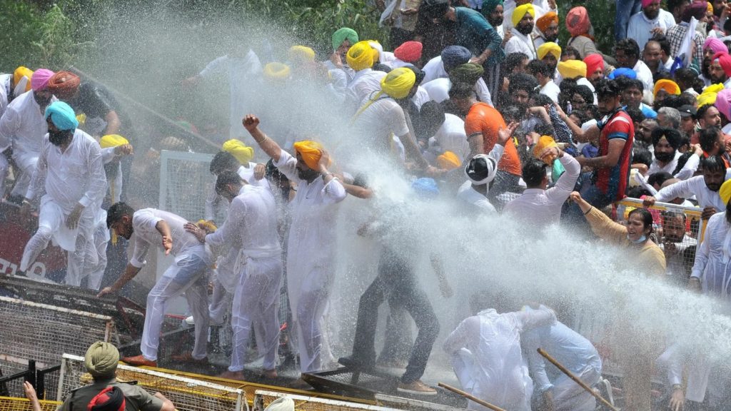 ਚੰਡੀਗੜ੍ਹ ‘ਚ ‘ਆਪ’ ਦਾ ਪ੍ਰਦਰਸ਼ਨ ,ਪਾਣੀ ਦੇ ਮੁੱਦੇ ਨੂੰ ਲੈ ਘੇਰੀ ਨਗਰ ਨਿਗਮ