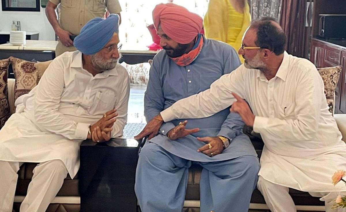 ਬੇਸ਼ਰਮ ਸਿੱਧੂ ਨੇ ਫਰੰਗੀ ਬਣ ਕਾਂਗਰਸ ਨੂੰ ਕੀਤਾ ਬਰਬਾਦ- ਸੁਖਜਿੰਦਰ ਰੰਧਾਵਾ